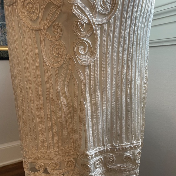 Designer Cache Elegant Sheath Amazing Applique - Picture 5 of 16